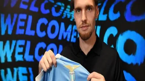 “天皇杯第三轮战报：卫冕之师甲府风林败北，四级联赛劲旅高知联队实现逆袭！”